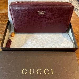 Burgundy Gucci Wraparound Leather wallet